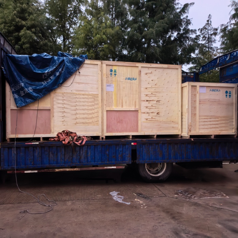 Компания AIRERA успешно осуществила отправку новой партии высокоэффективных воздушных компрессоров своим зарубежным клиентам. Каждая установка прошла строгий контроль качества, обеспечивающий высокую производительность, стабильность и энергоэффективность. Эта поставка стала очередным шагом в укреплении позиций AIRERA на мировом рынке и подтверждением её приверженности к долгосрочному сотрудничеству с партнёрами по всему миру.Компания AIRERA успешно осуществила отправку новой партии высокоэффективных воздушных компрессоров своим зарубежным клиентам. Каждая установка прошла строгий контроль качества, обеспечивающий высокую производительность, стабильность и энергоэффективность. Эта поставка стала очередным шагом в укреплении позиций AIRERA на мировом рынке и подтверждением её приверженности к долгосрочному сотрудничеству с партнёрами по всему миру.